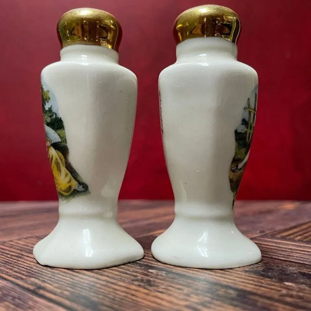 Vintage 1950s Souvenir Colonial Salt & Pepper Shakers (Set of 4) Pres.Washington